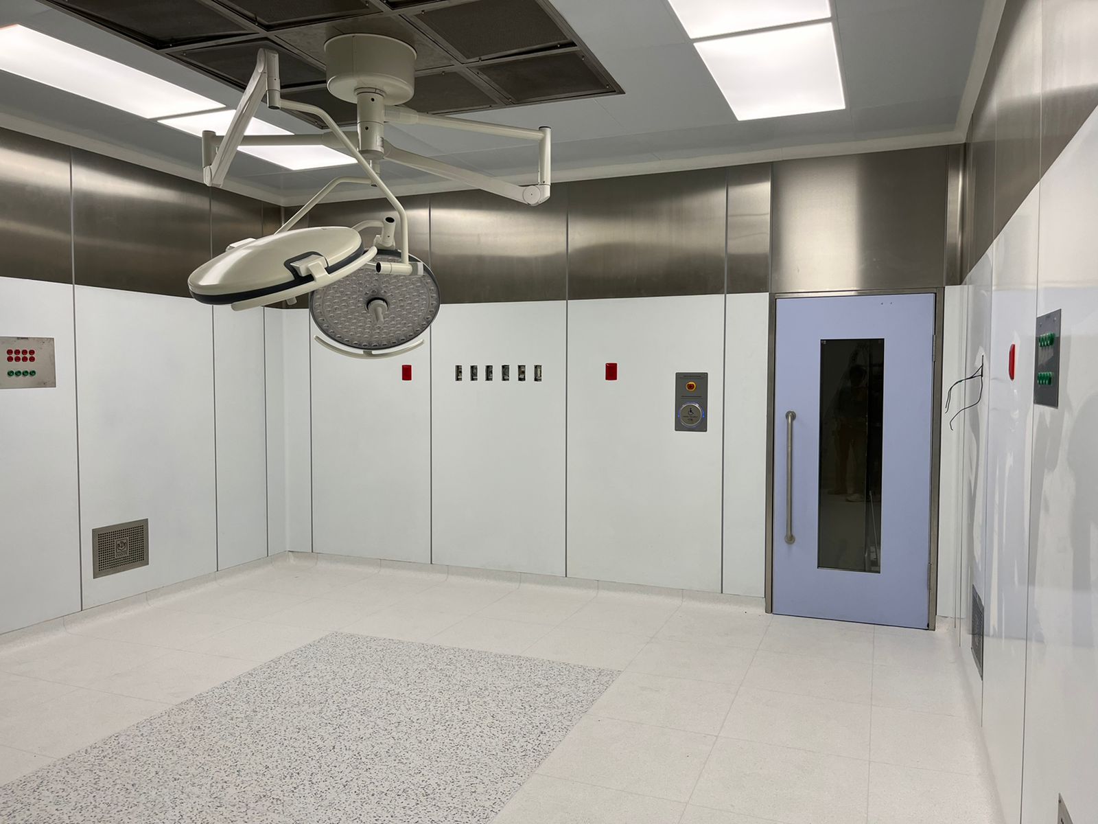 Detalle panel acero inoxidable Hospital Zapopan